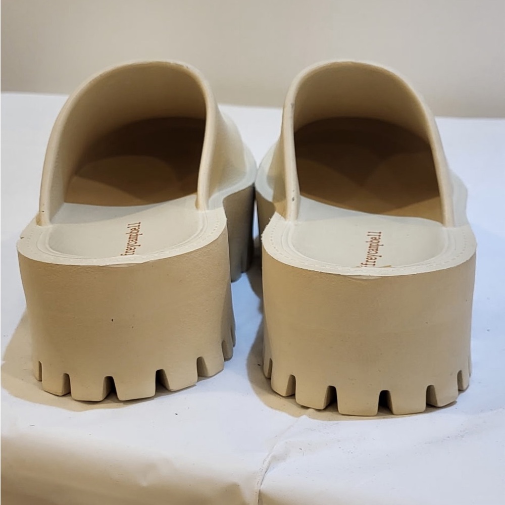 JEFFREY CAMPBELL cream platform clogs - Picture 3 of 4